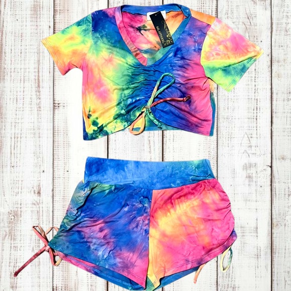 Buttery Soft Shorts & Crop Top - Picture 2 of 12